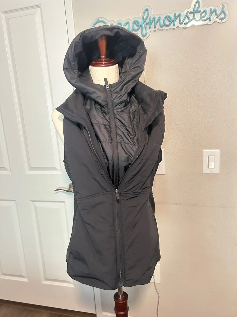 Lululemon another mile vest